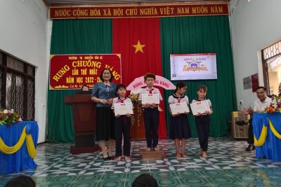 Trường TH Nguyễn Văn Bé rổ chức rung chuông vàng HS khối 4.